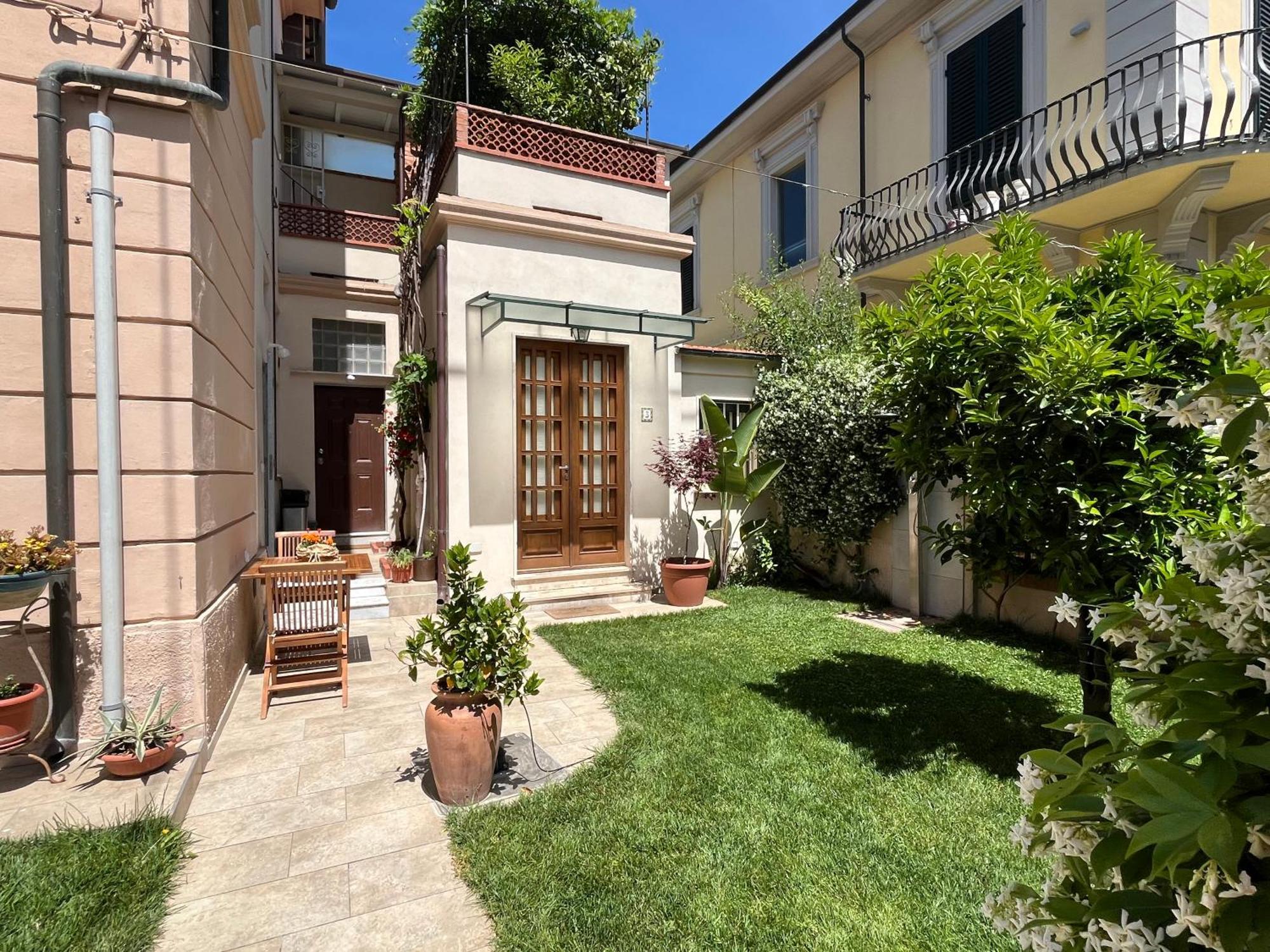 Ferienwohnung Monolocale Pura Vida Viareggio Exterior foto